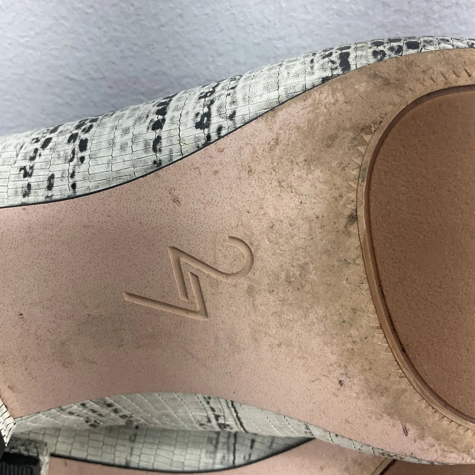 27 Gray Snake Print Leather Women's Loafer Flats - Size 6.5