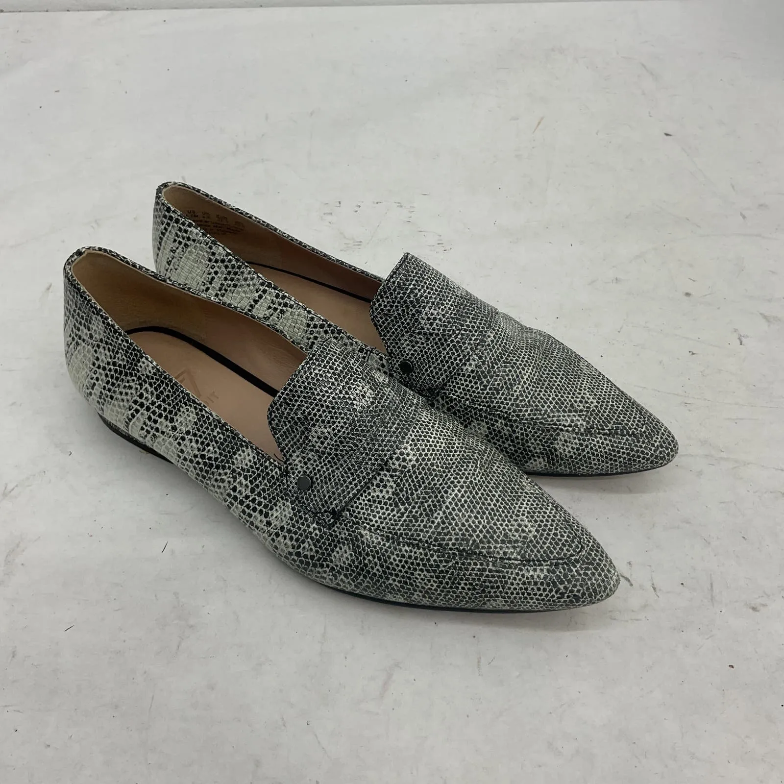 27 Gray Snake Print Leather Women's Loafer Flats - Size 6.5