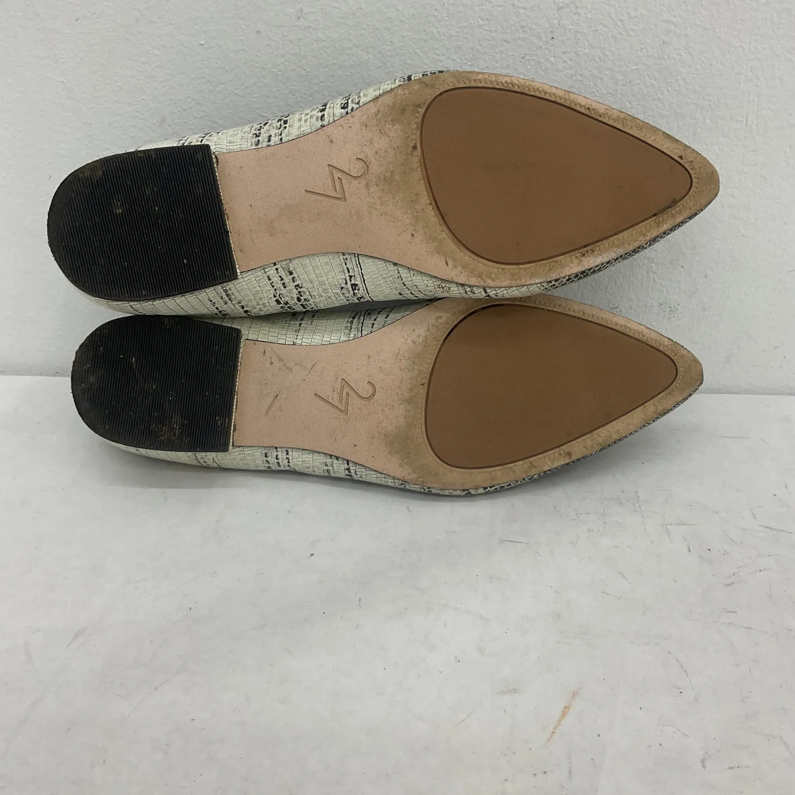 27 Gray Snake Print Leather Women's Loafer Flats - Size 6.5