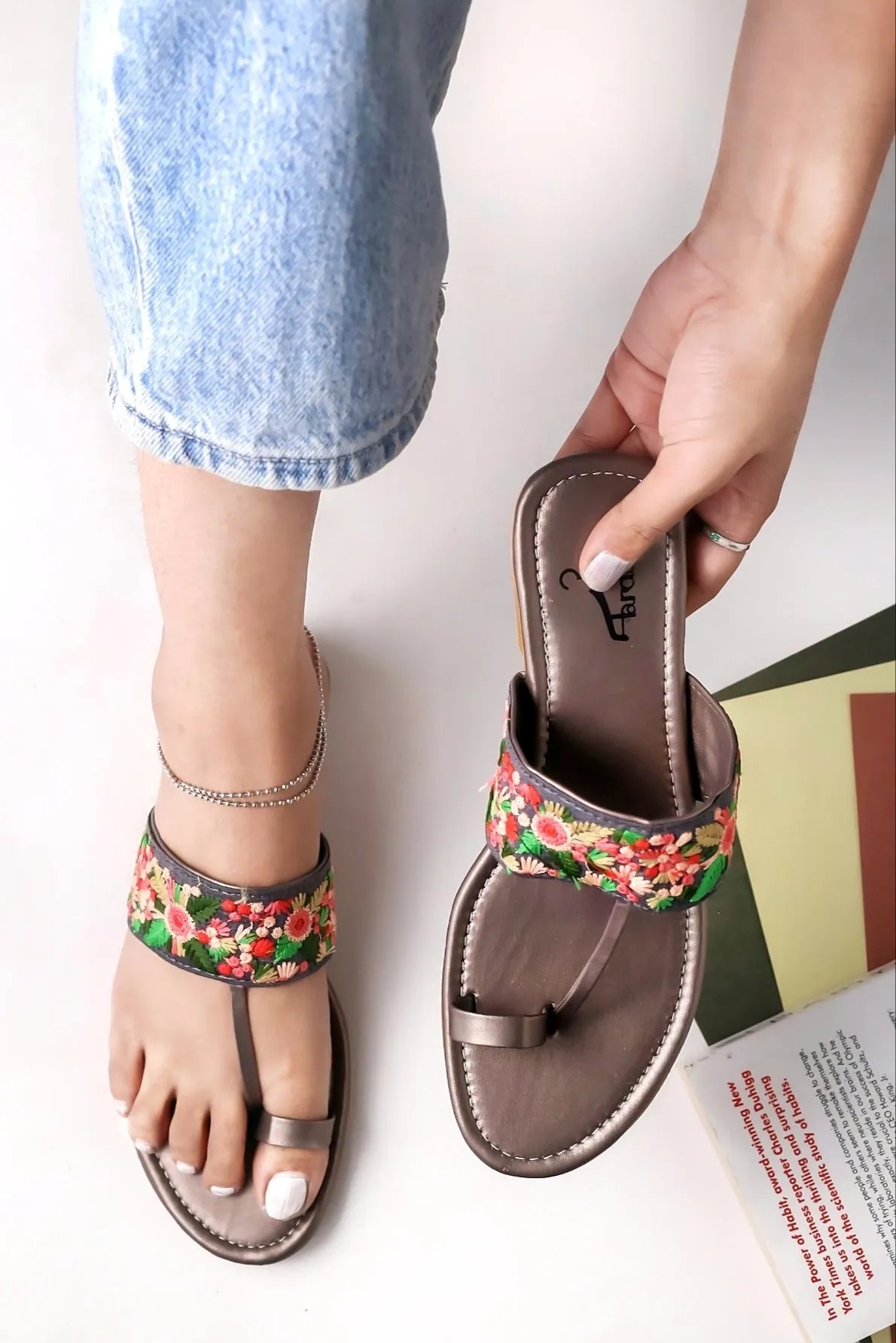 Brauch Women's Grey Thumb Floral Flats