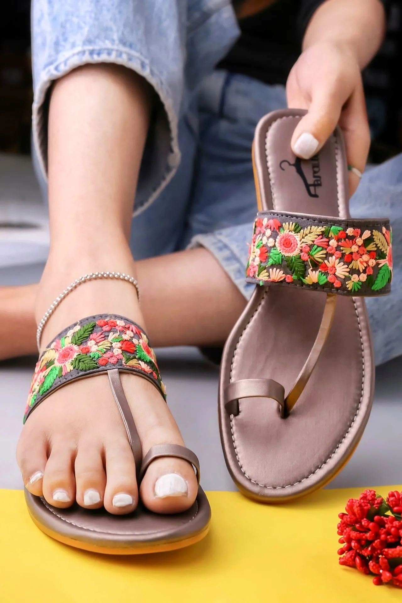 Brauch Women's Grey Thumb Floral Flats